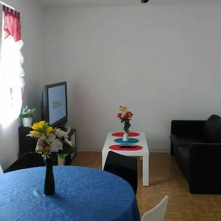 Apartment Charmant A